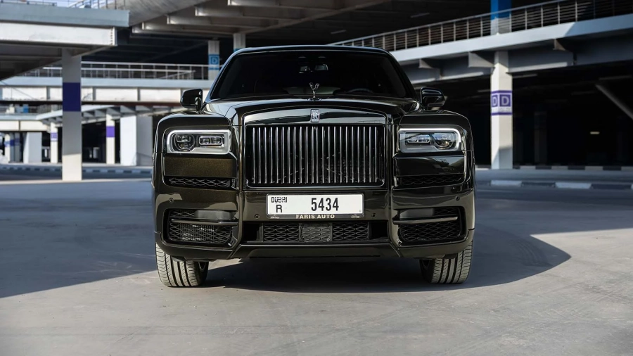 Rolls-Royce Cullinan Green for rent in Dubai