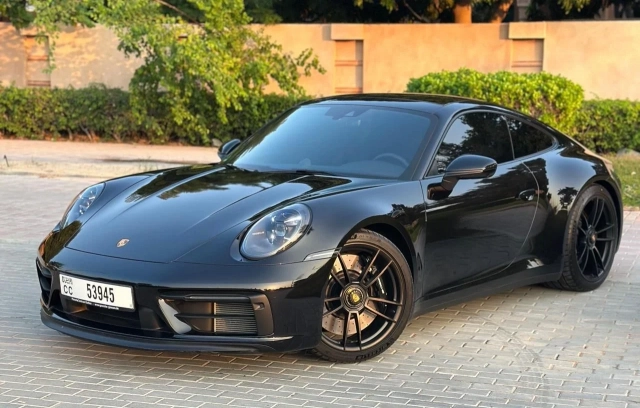 Porsche 911 Carrera 4 GTS Coupe